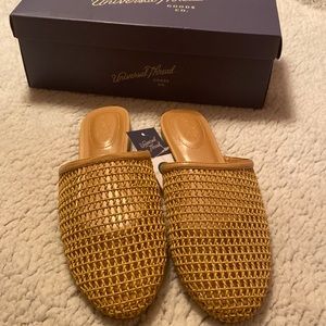 NWT Universal Thread Jen Flats Size 8